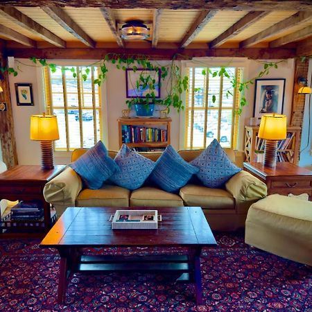 Magical Post And Beam Loft Downtown Newport! Hotel Exterior photo