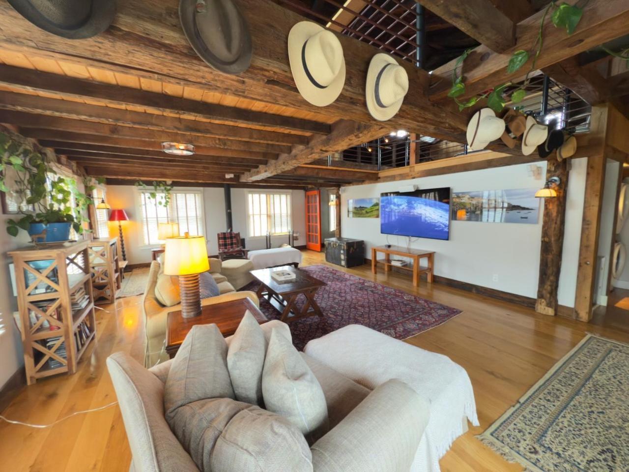 Magical Post And Beam Loft Downtown Newport! Hotel Exterior photo