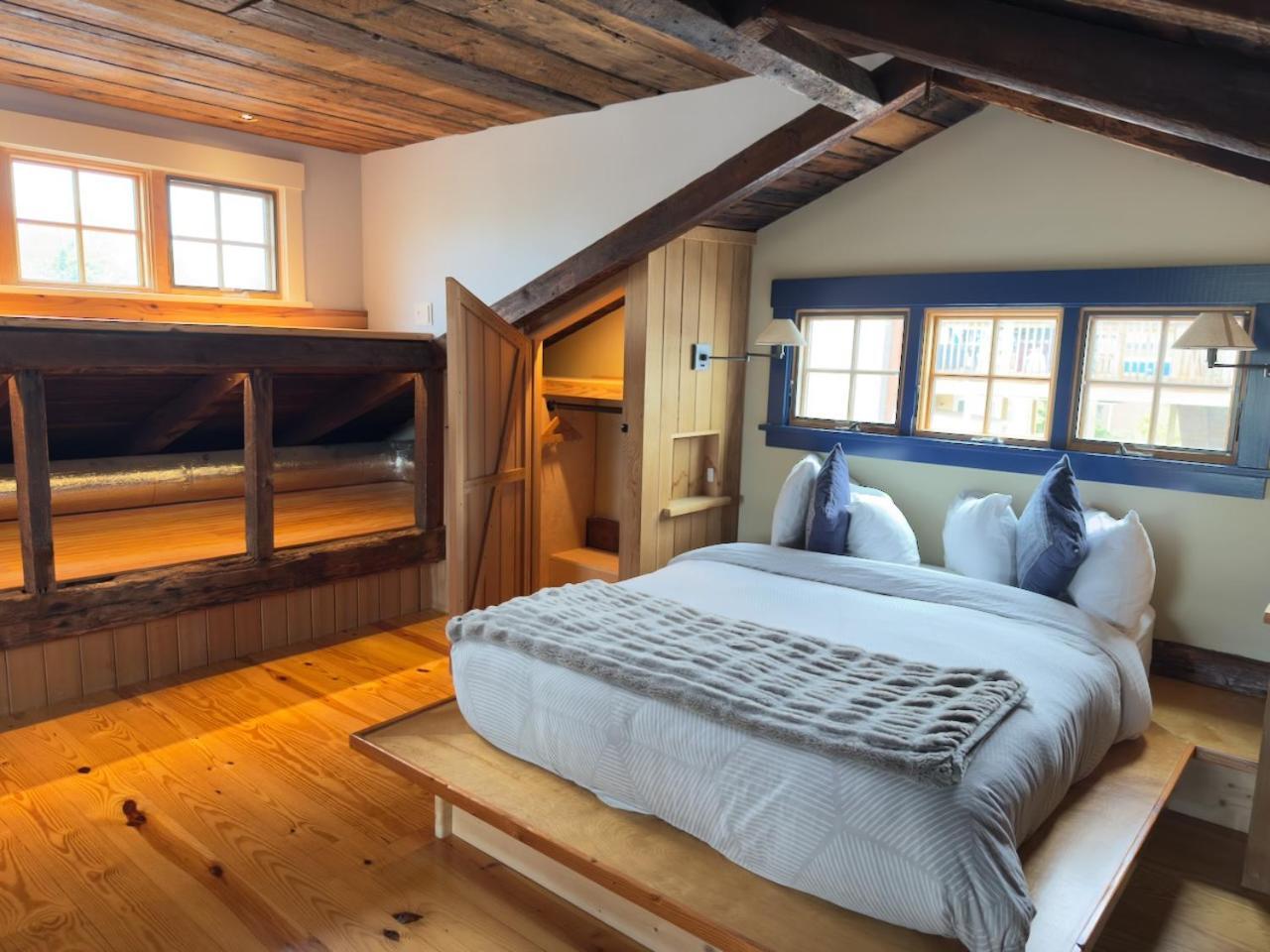 Magical Post And Beam Loft Downtown Newport! Hotel Exterior photo