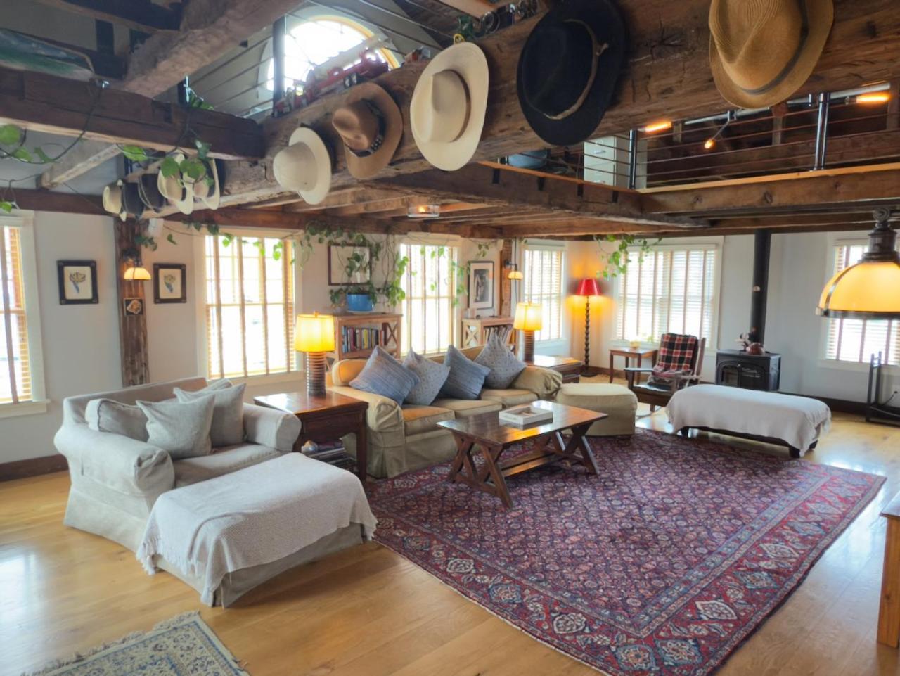 Magical Post And Beam Loft Downtown Newport! Hotel Exterior photo