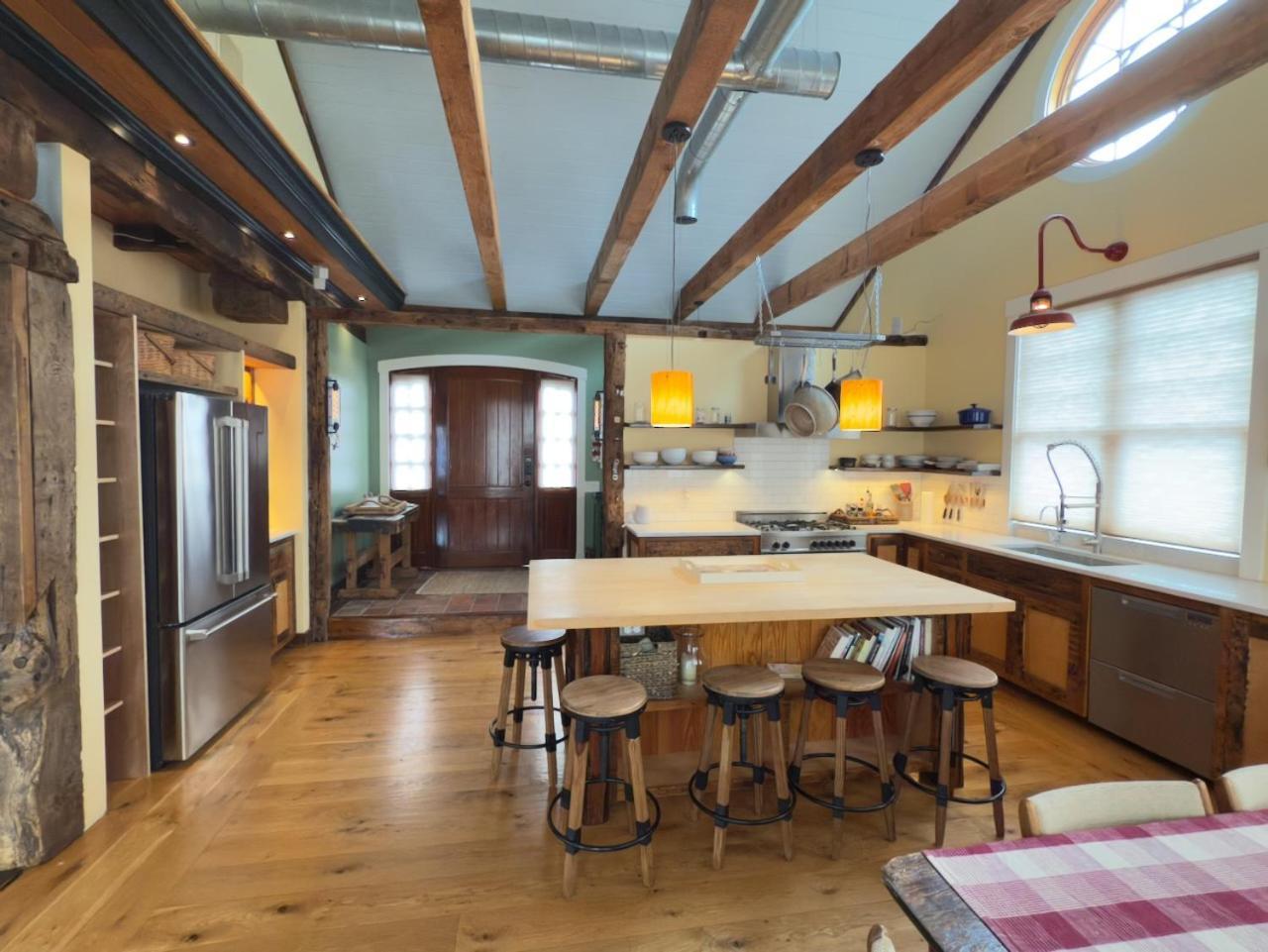Magical Post And Beam Loft Downtown Newport! Hotel Exterior photo