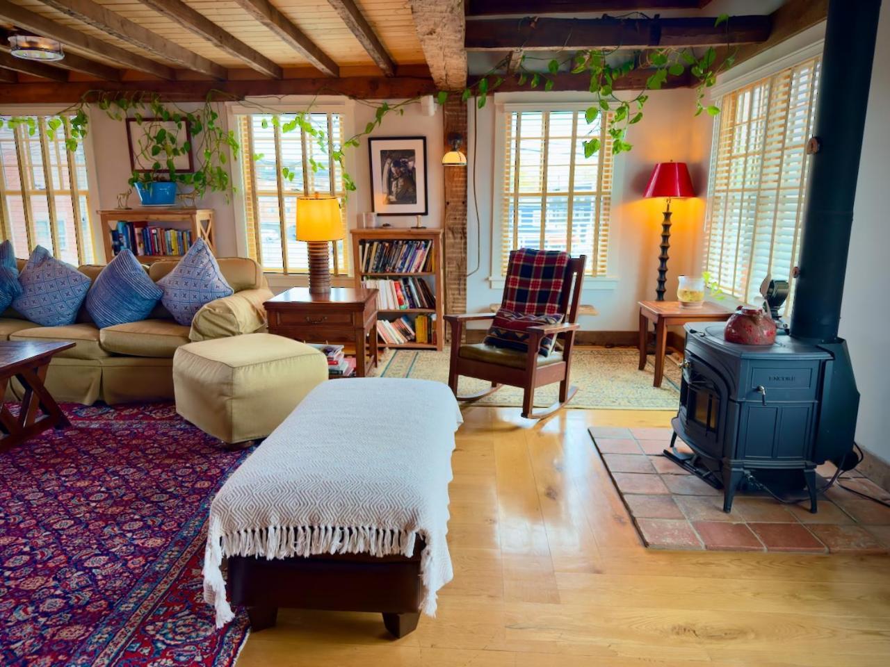 Magical Post And Beam Loft Downtown Newport! Hotel Exterior photo
