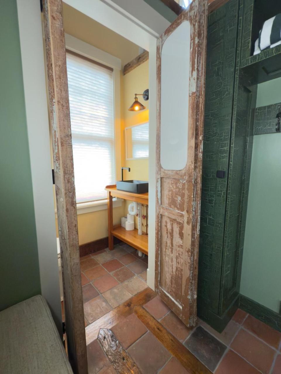 Magical Post And Beam Loft Downtown Newport! Hotel Exterior photo