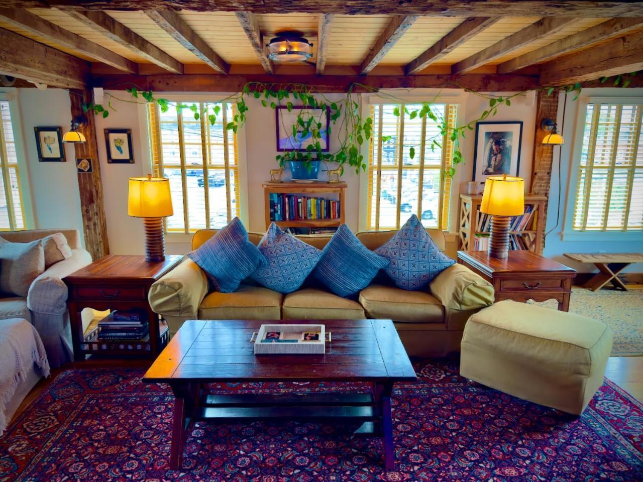 Magical Post And Beam Loft Downtown Newport! Hotel Exterior photo